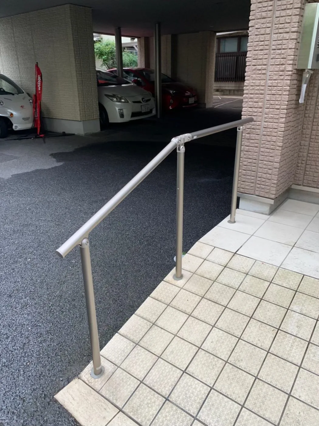 手すり設置などの小工事・修理（hifaceY）
